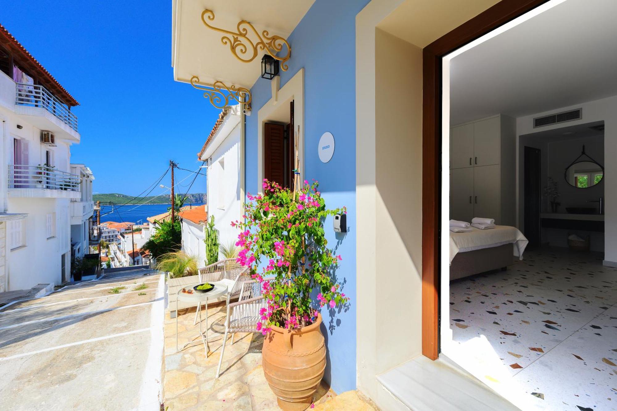 Blue Sky House Aparthotel Pylos Exterior photo